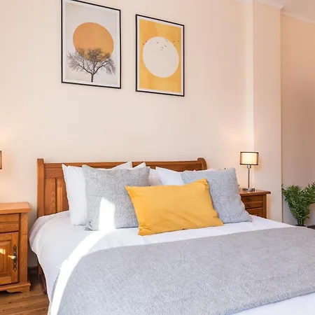 Charming Near Gondola & Bar Street, Cedar 1 Complex 아파트