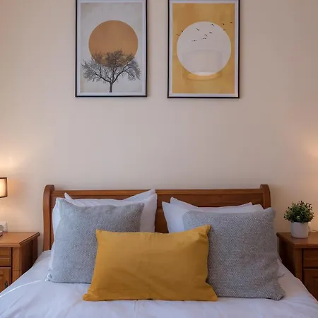 Charming Near Gondola & Bar Street, Cedar 1 Complex 아파트
