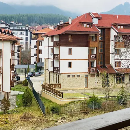 Charming Near Gondola & Bar Street, Cedar 1 Complex Daire Bansko