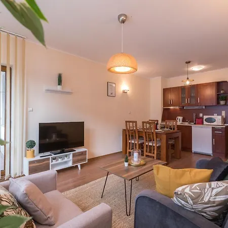 Charming Near Gondola & Bar Street, Cedar 1 Complex Apartment Bansko