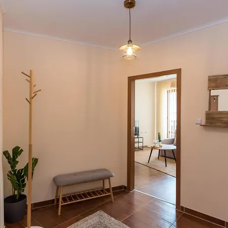 Charming Near Gondola & Bar Street, Cedar 1 Complex شقة